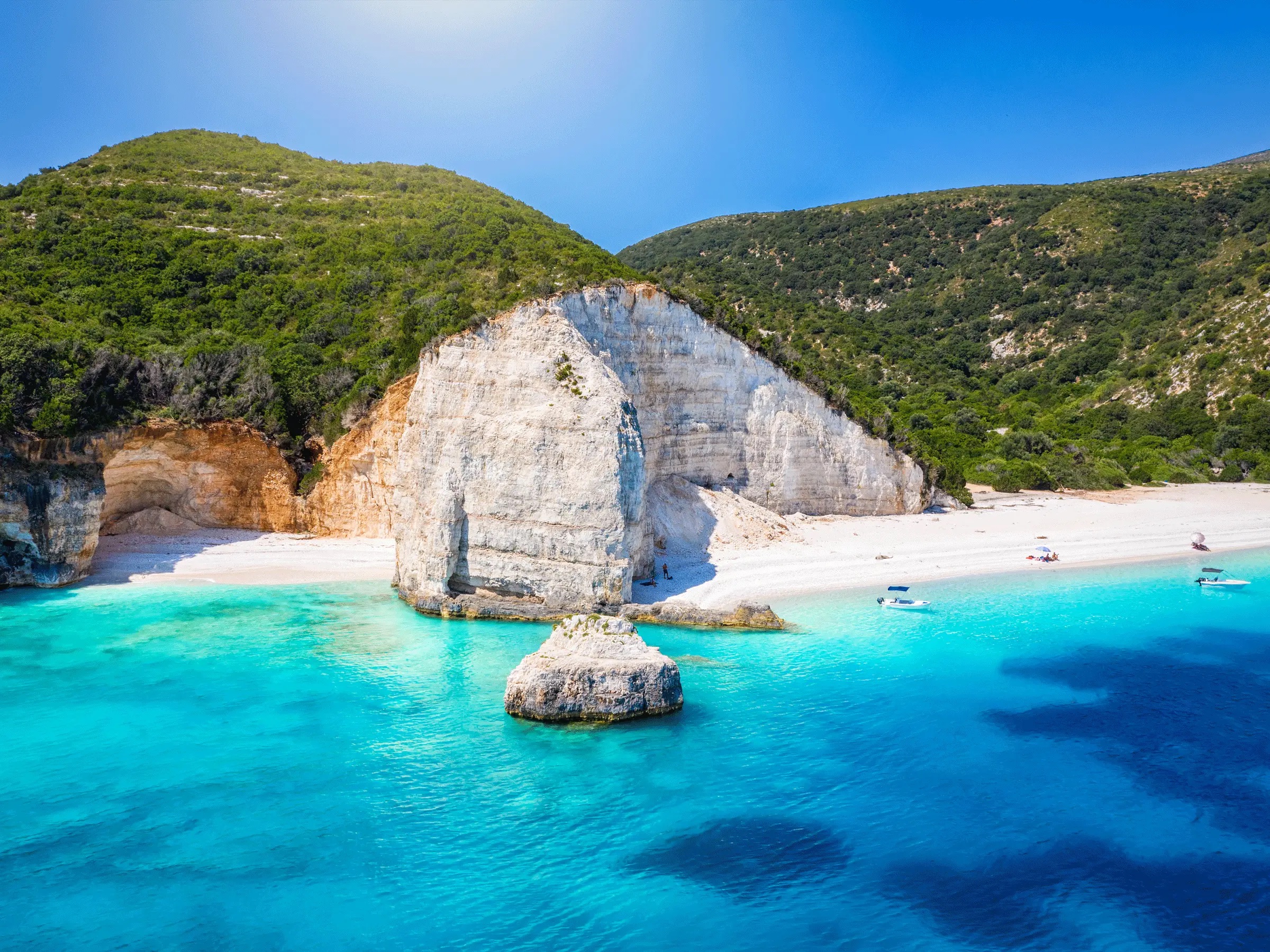 Daily yacht cruises in Kefalonia on a sailing catamaran